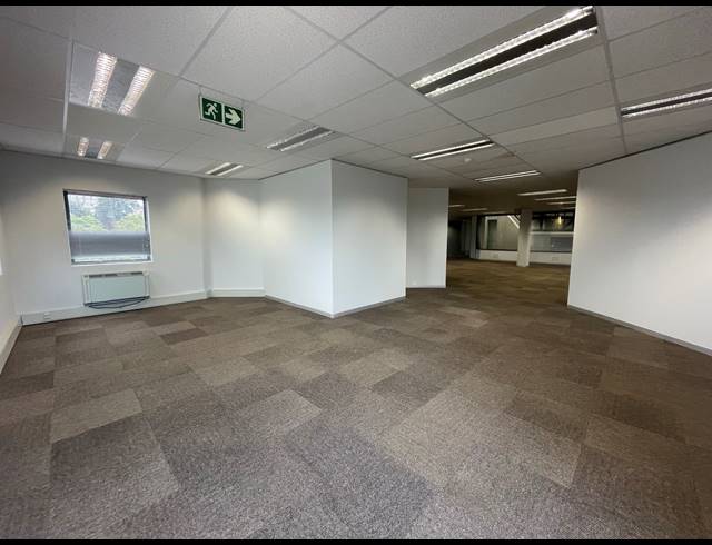 1,053M² OFFICE TO LET IN PARKTOWN